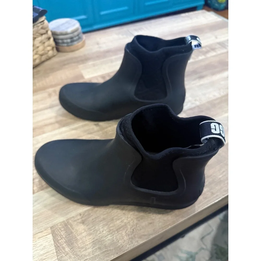 UGG Chevonne Rain Boots Womens Black Rubber Ankle Booties Waterproof Matte